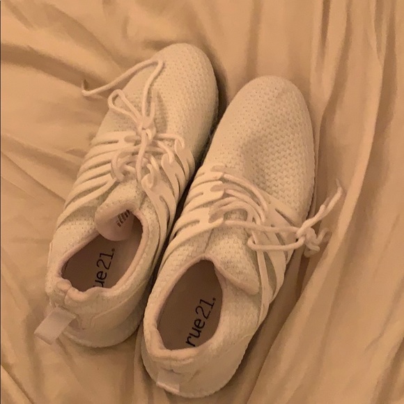 white shoes - Picture 1 of 2